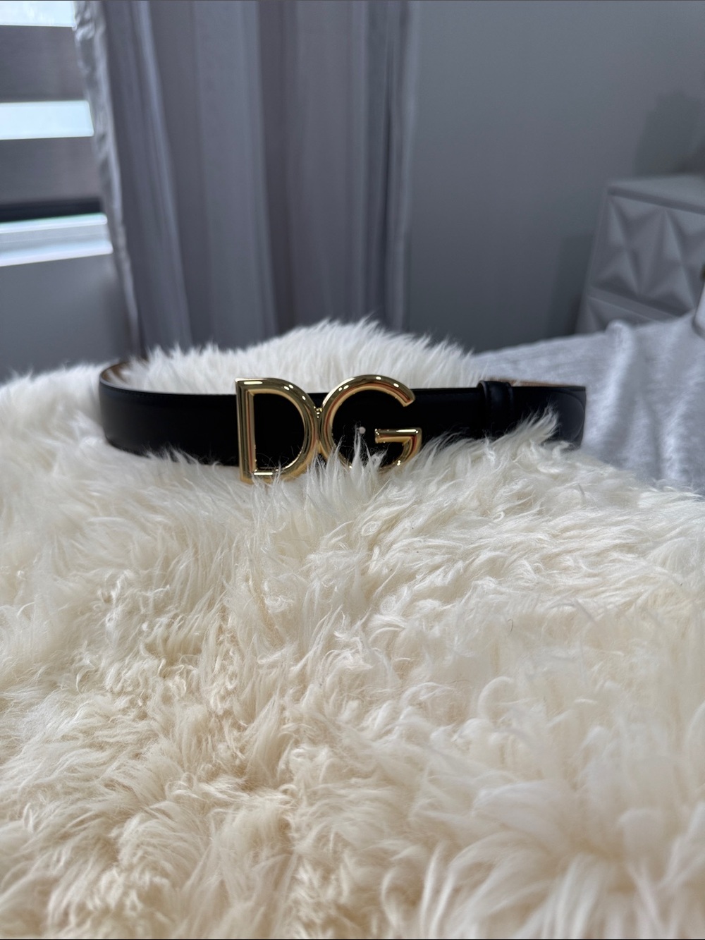 Dolce & Gabbana Black Leather Belt with Gold DG Buckle - Picture 4 of 10